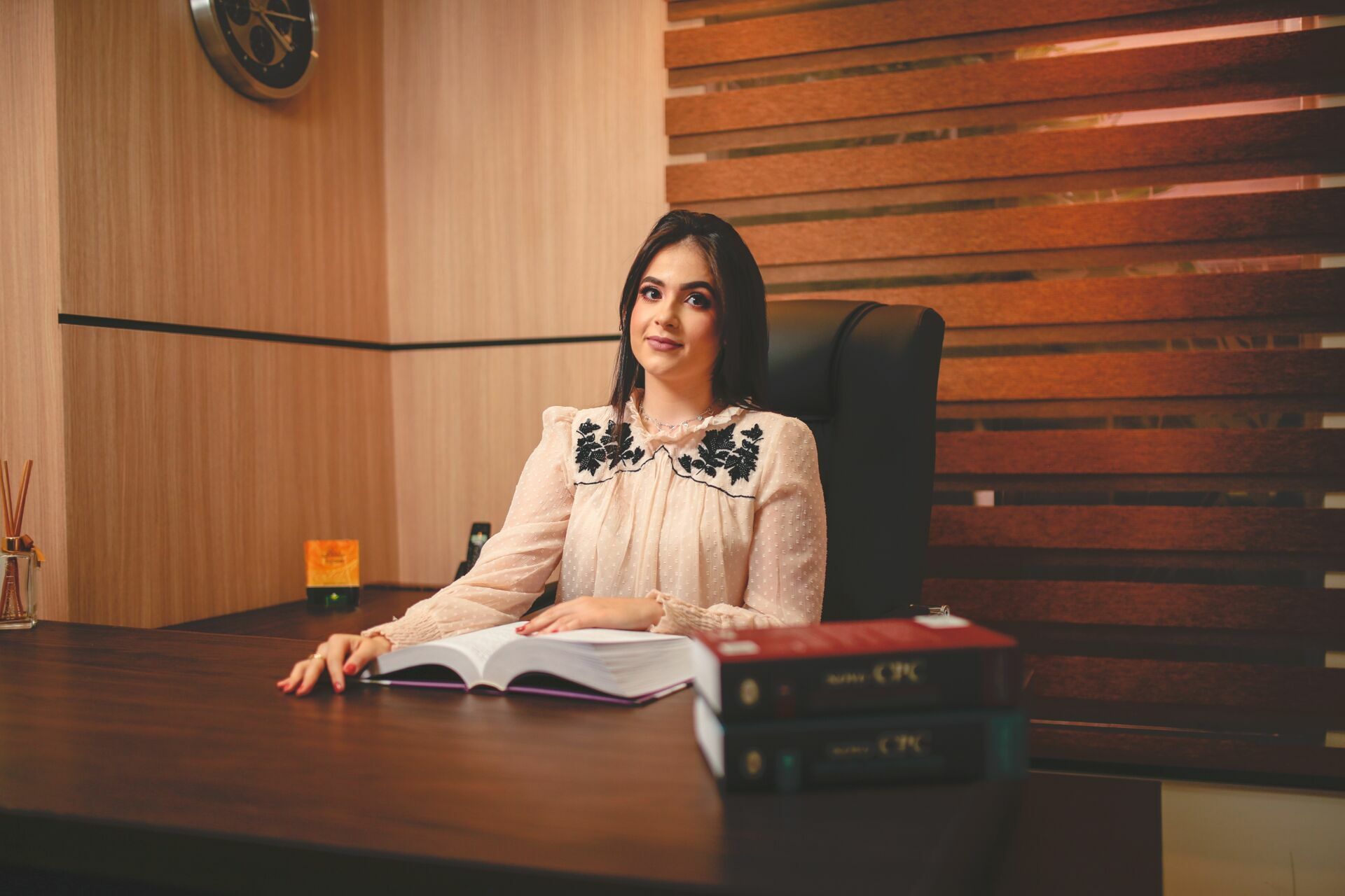 Foto Ensaio Fotográfico Corporativo - Advogada   - Imagem 0